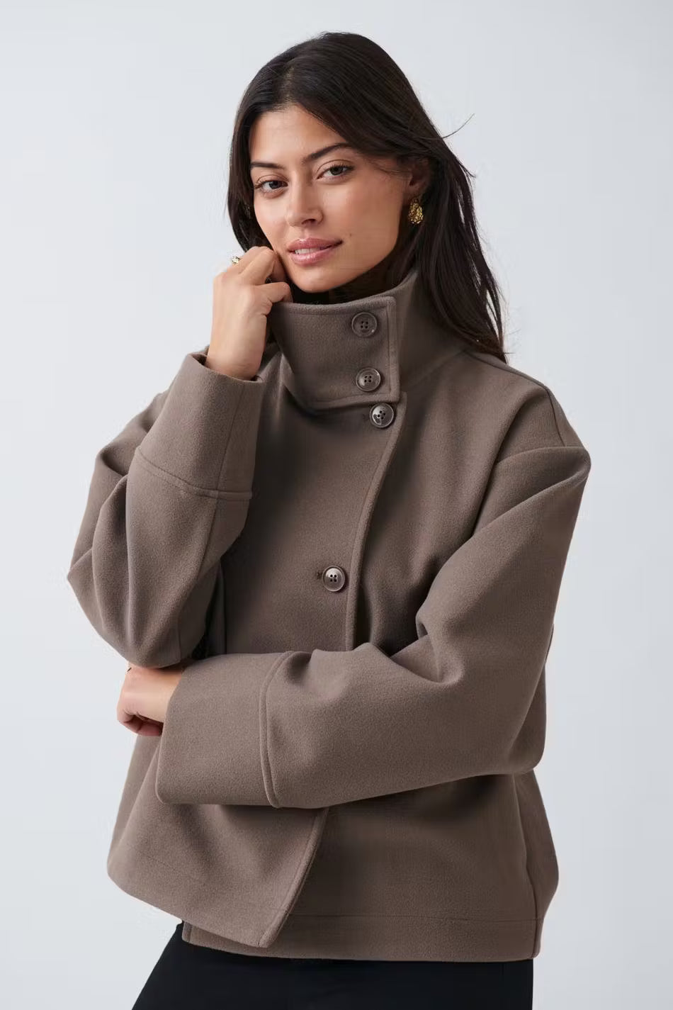 Norava | Chic Modern Short Women's Coat with Elegant Collar and Button Closure