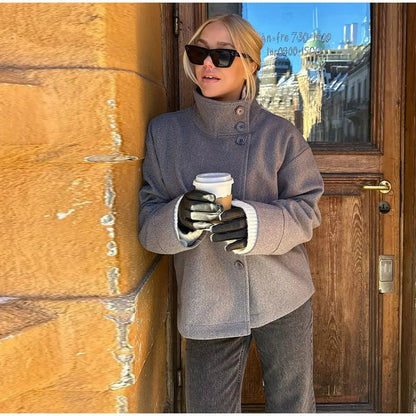 Norava | Chic Modern Short Women's Coat with Elegant Collar and Button Closure